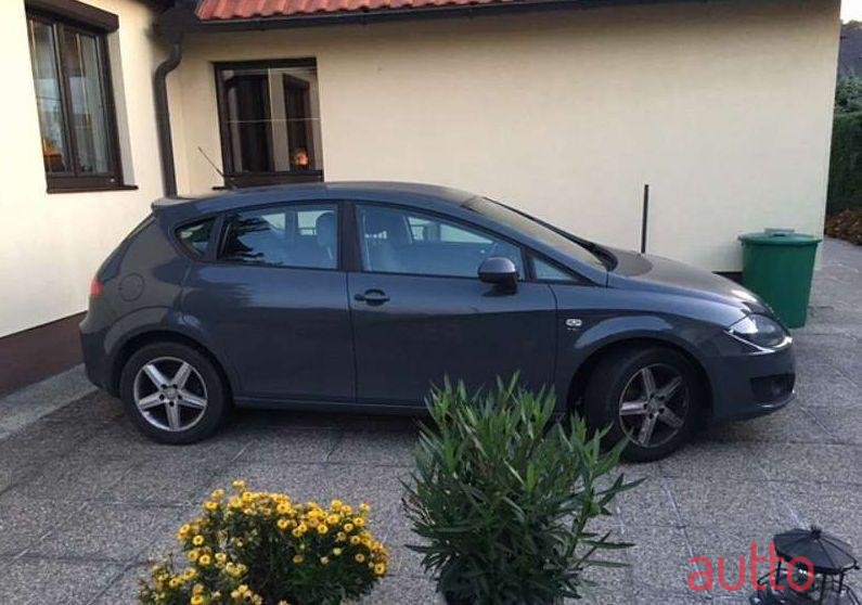 2010' SEAT Leon photo #1