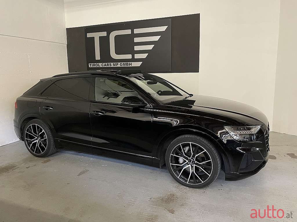 2019' Audi Q8 photo #5
