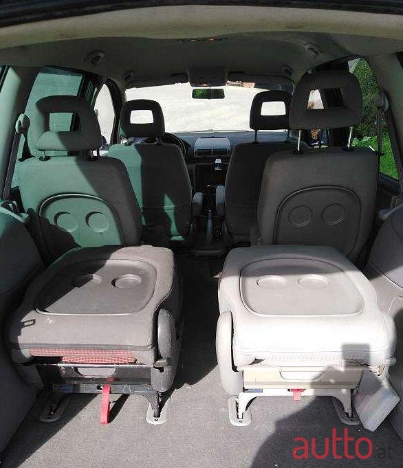 2003' Volkswagen Sharan photo #2