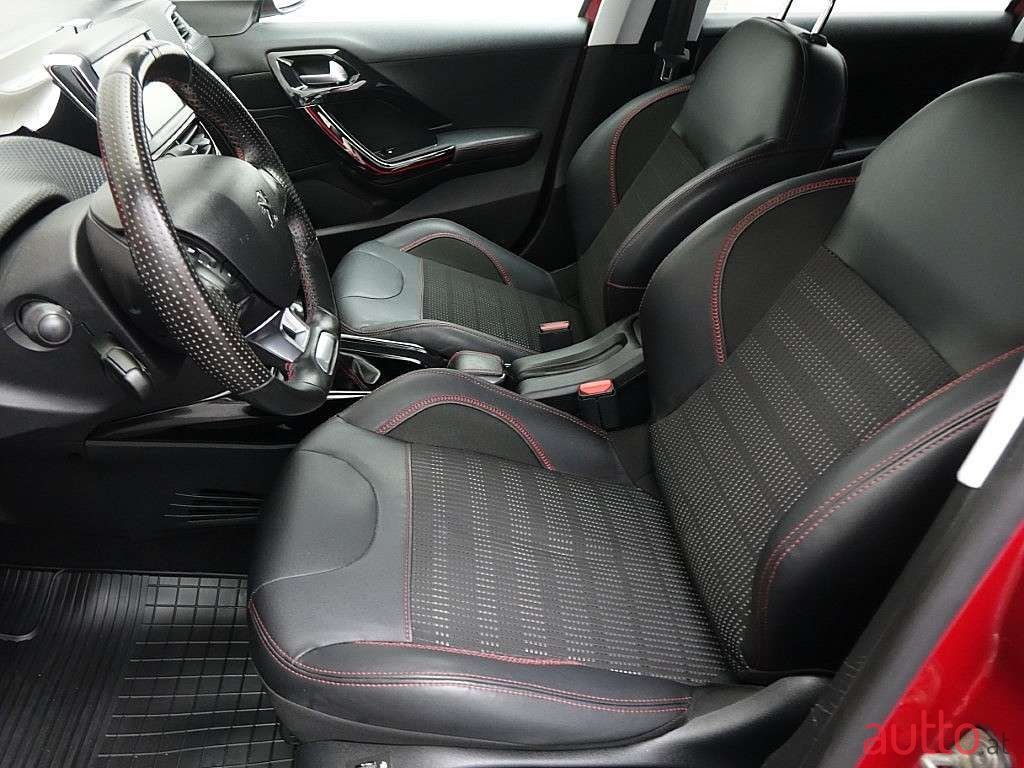 2018' Peugeot 2008 photo #5