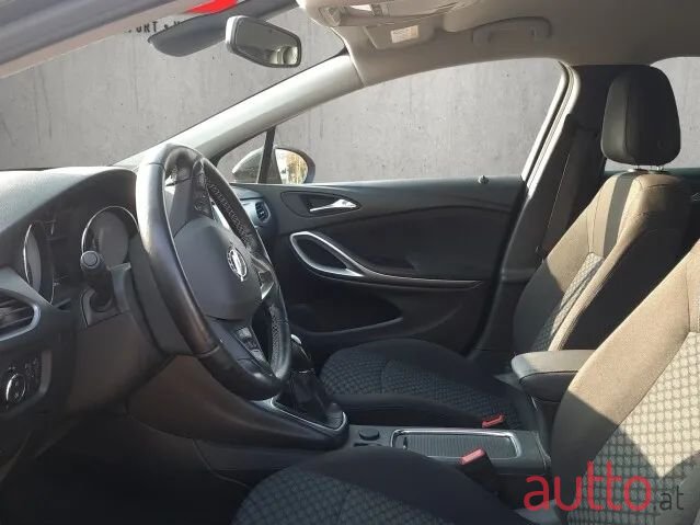 2019' Opel Astra photo #6