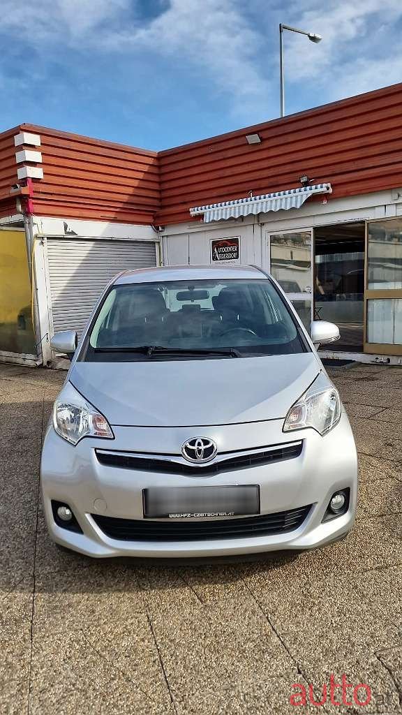 2012' Toyota Verso photo #5