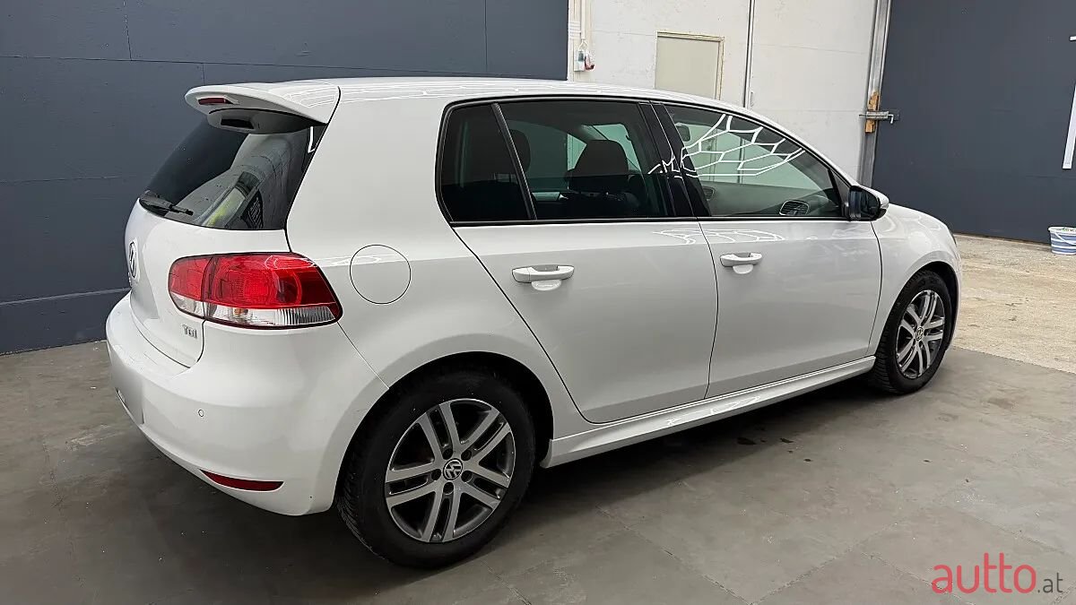 2011' Volkswagen Golf photo #6