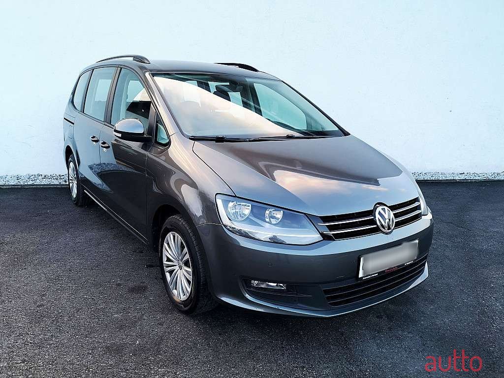 2017' Volkswagen Sharan photo #3