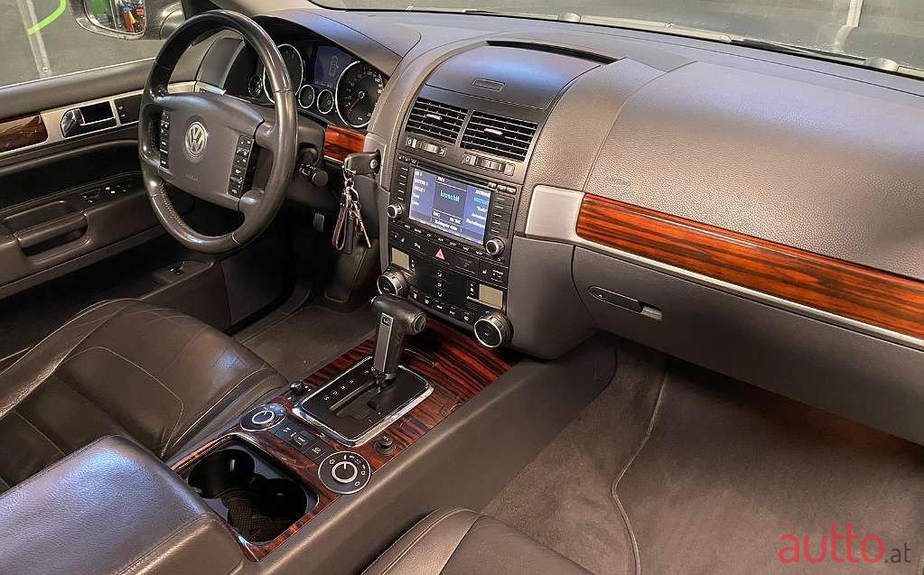 2007' Volkswagen Touareg photo #3