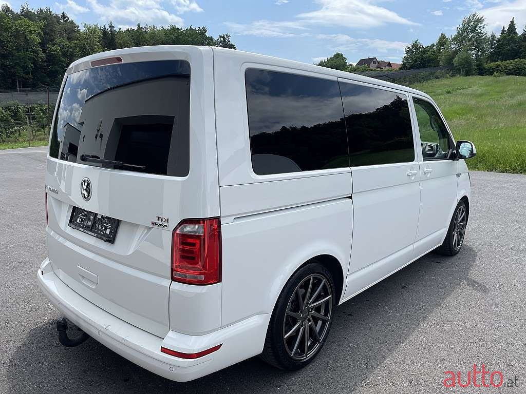 2017' Volkswagen Caravelle photo #4