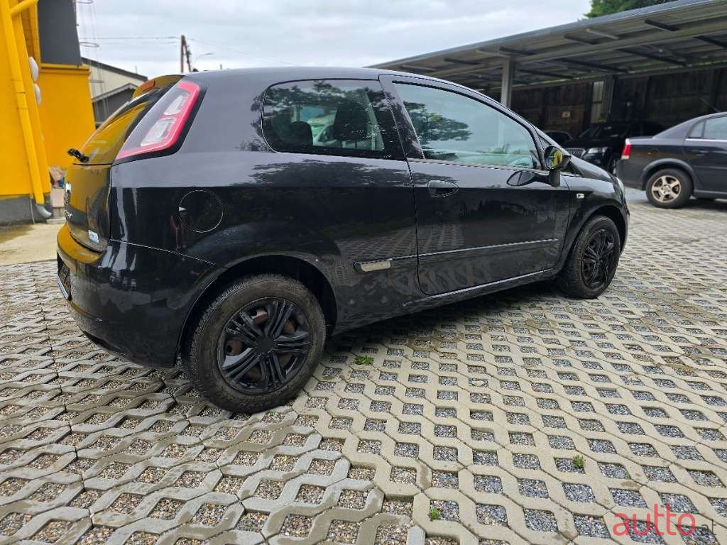 2012' Fiat Punto photo #6