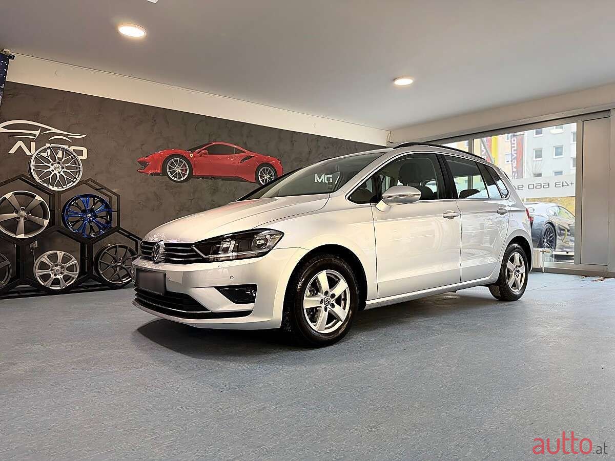 2015' Volkswagen Golf photo #1