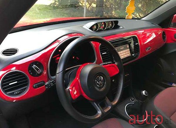 2012' Volkswagen Beetle photo #3