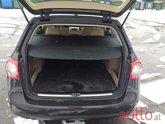 2007' Volkswagen Passat photo #3