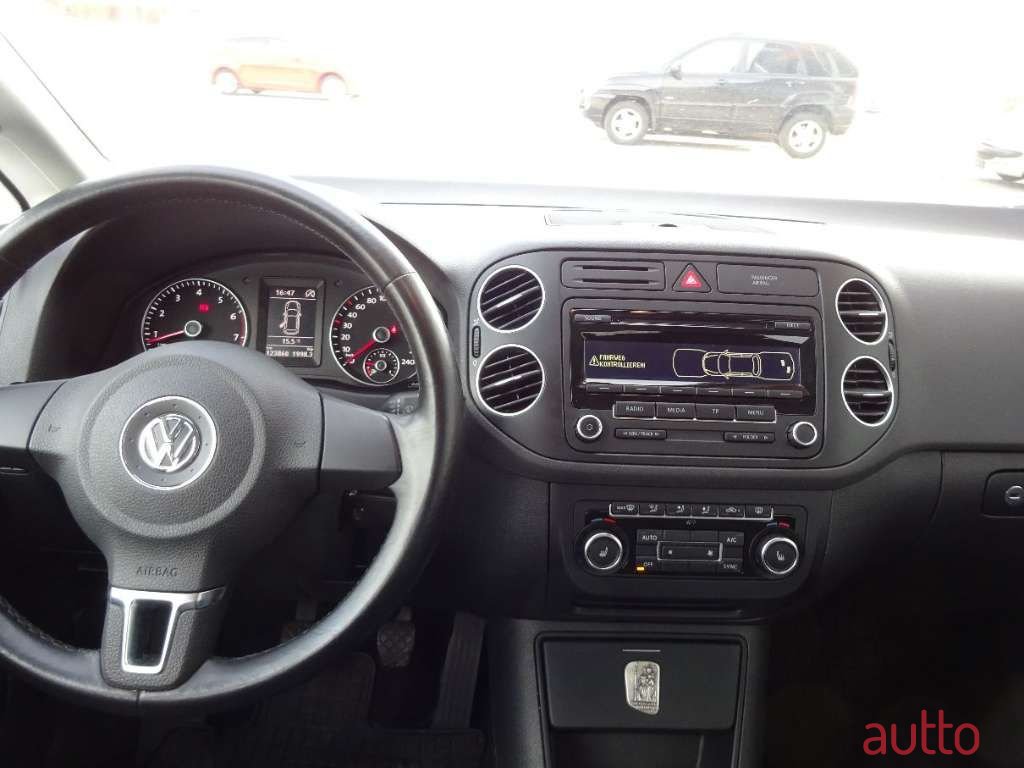 2014' Volkswagen Golf photo #6
