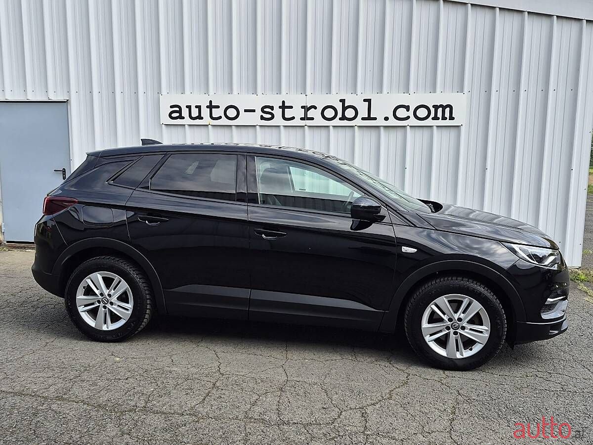 2018' Opel Grandland X photo #2