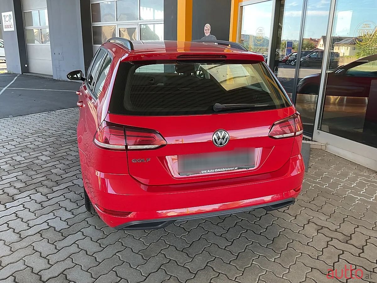 2019' Volkswagen Golf photo #3