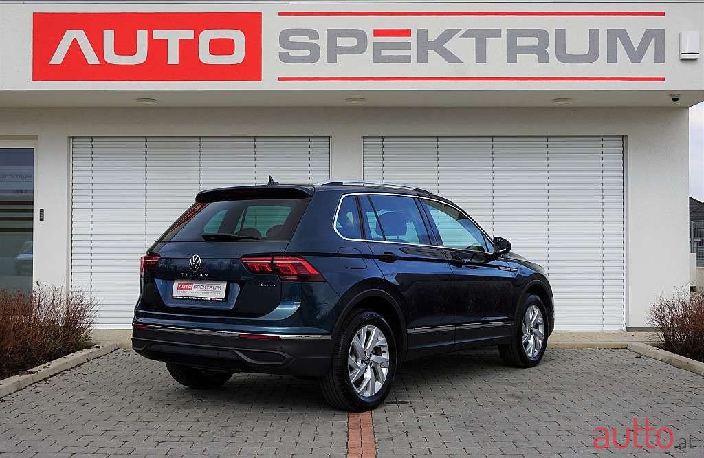 2020' Volkswagen Tiguan photo #5
