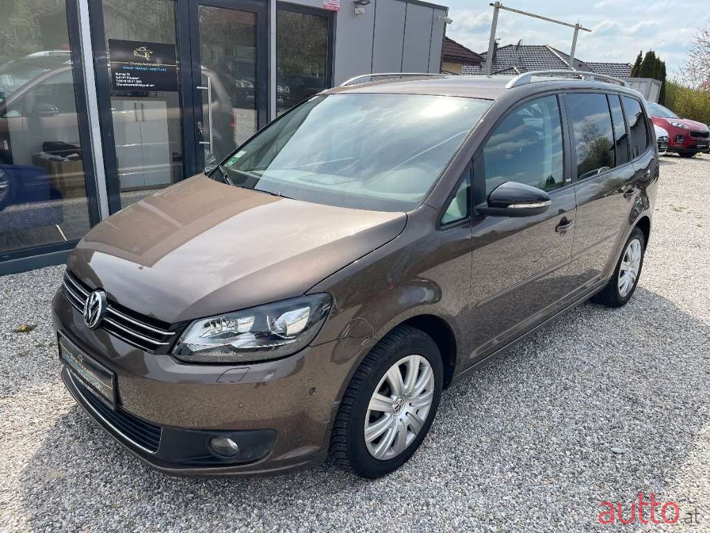 2012' Volkswagen Touran photo #1