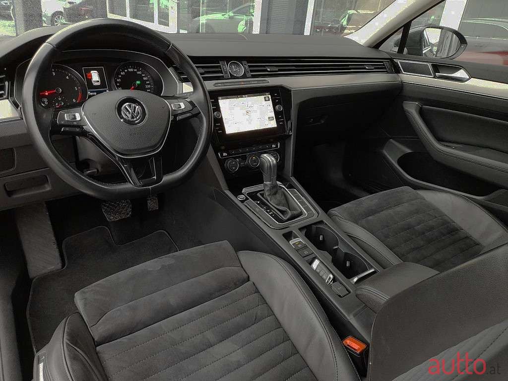 2019' Volkswagen Passat photo #3