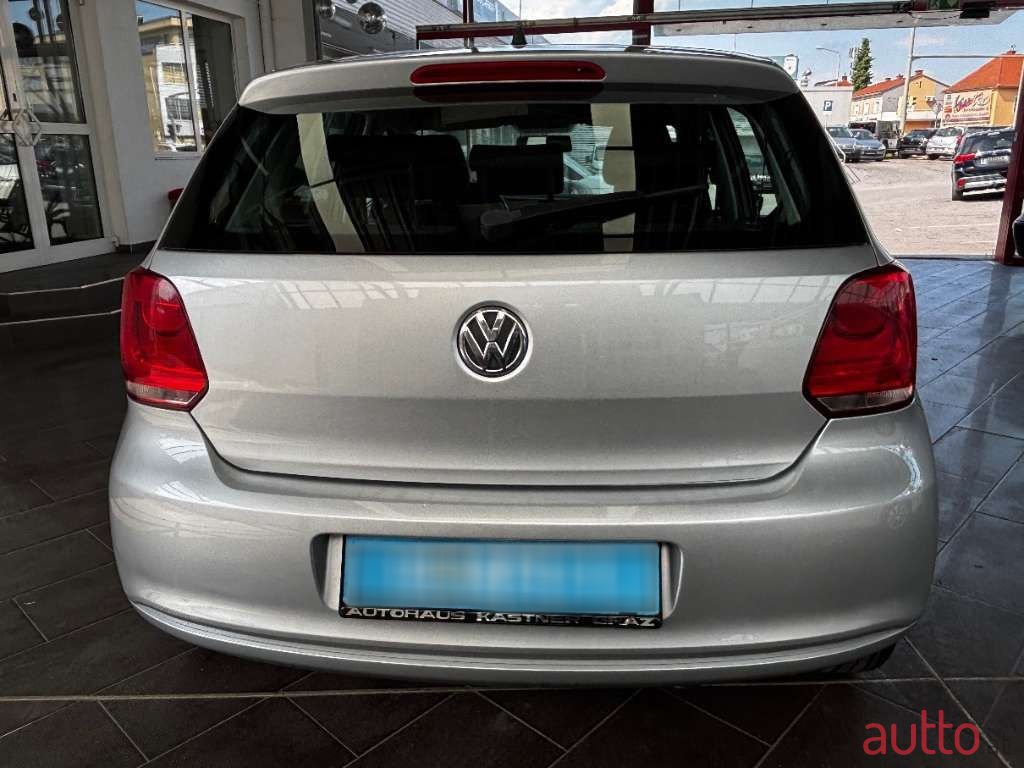 2011' Volkswagen Polo photo #5