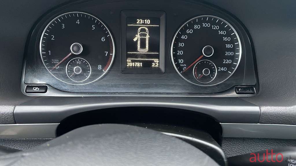 2012' Volkswagen Touran photo #5