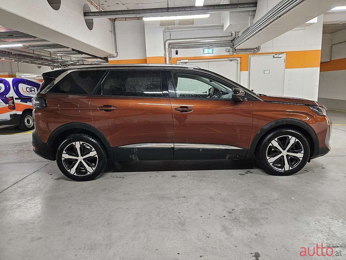 2022' Peugeot 5008 photo #5