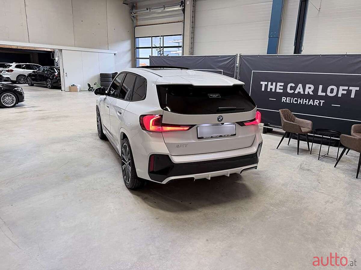 2023' BMW iX1 photo #3