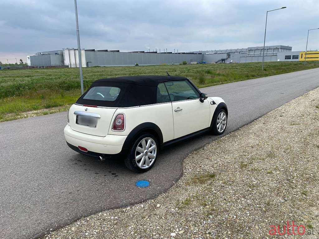 2010' MINI Cabrio photo #6