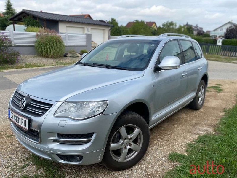 2008' Volkswagen Touareg photo #6