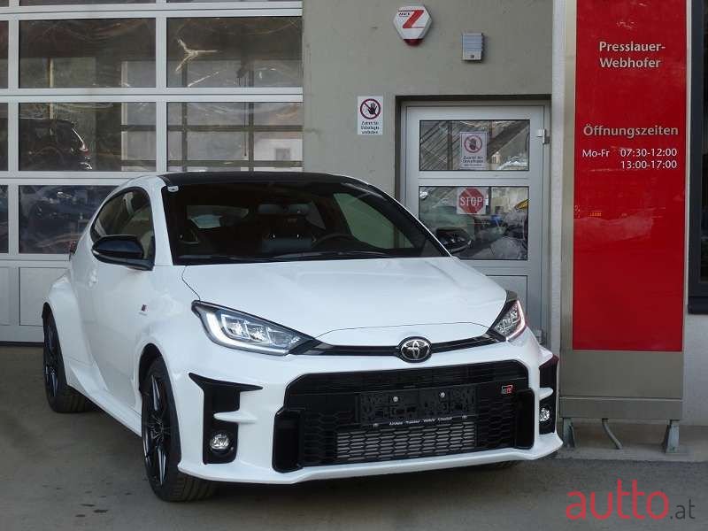 2022' Toyota Yaris photo #1