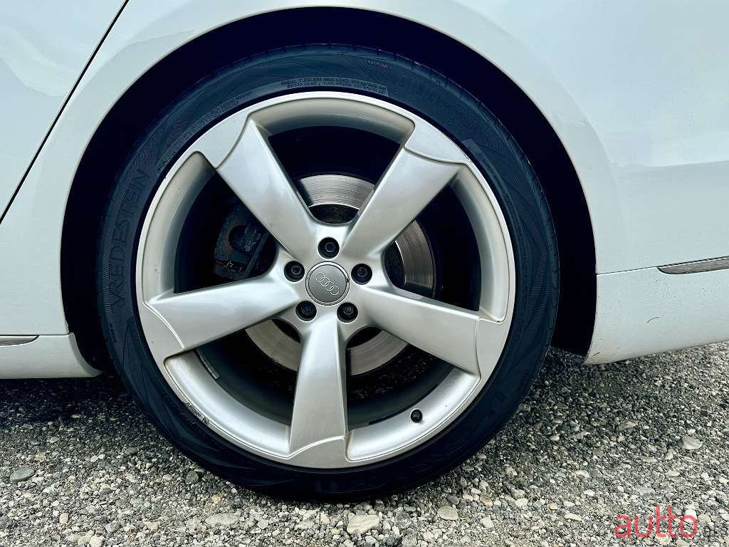 2014' Audi A8 photo #5