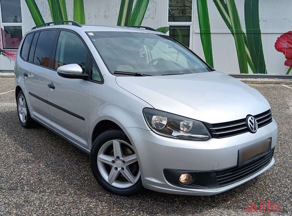 2013' Volkswagen Touran photo #1