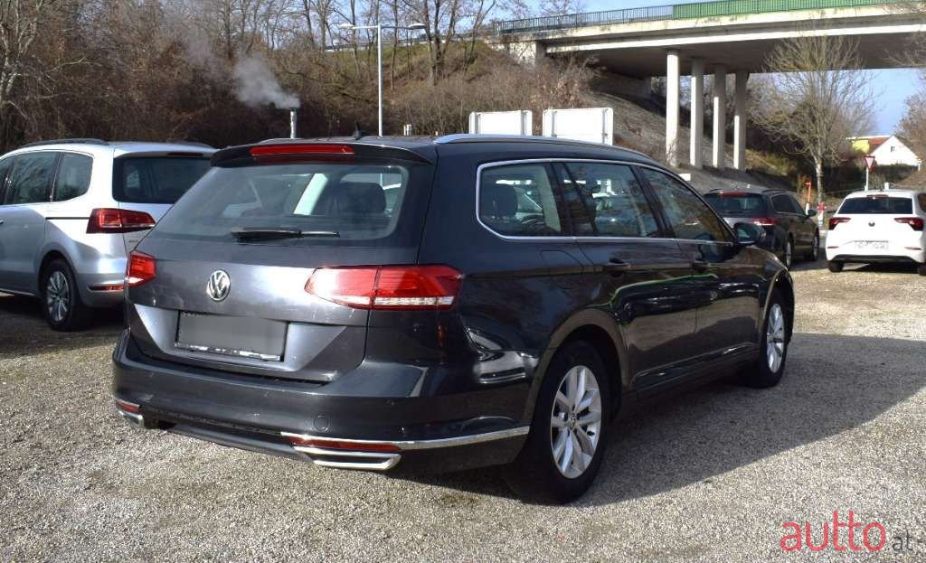 2018' Volkswagen Passat photo #6