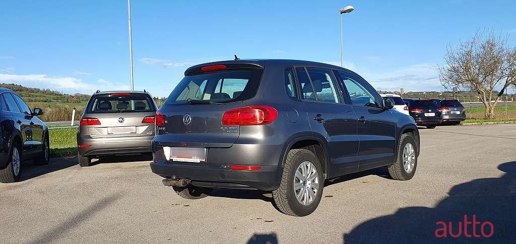 2012' Volkswagen Tiguan photo #5