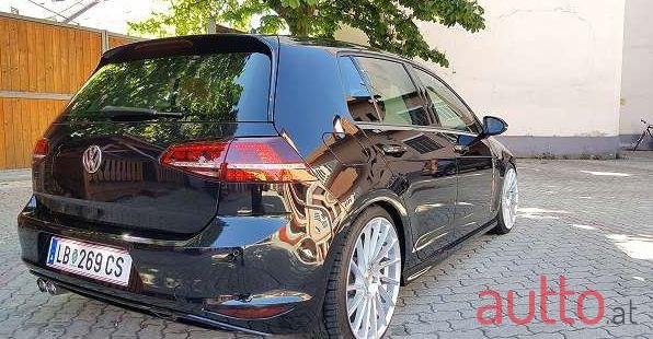 2013' Volkswagen Golf photo #2