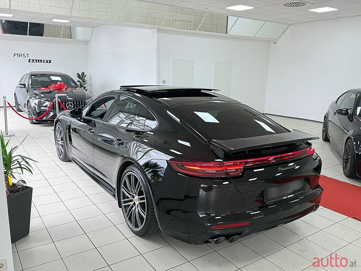 2020' Porsche Panamera photo #6