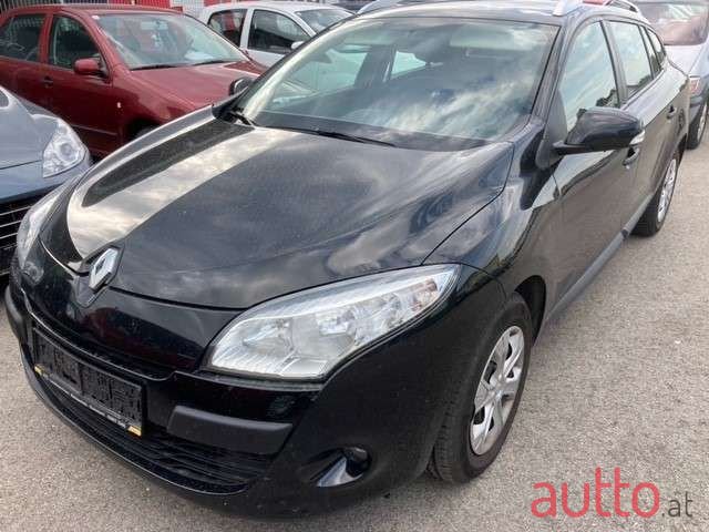 2011' Renault Megane photo #1