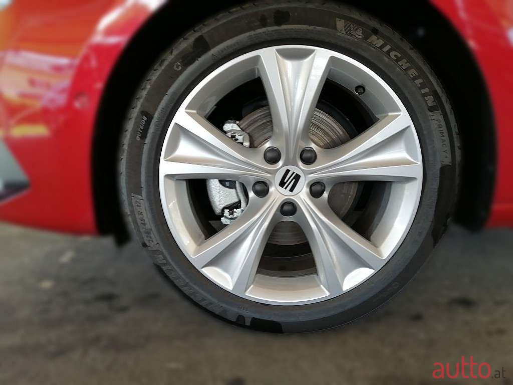 2021' SEAT Leon photo #3