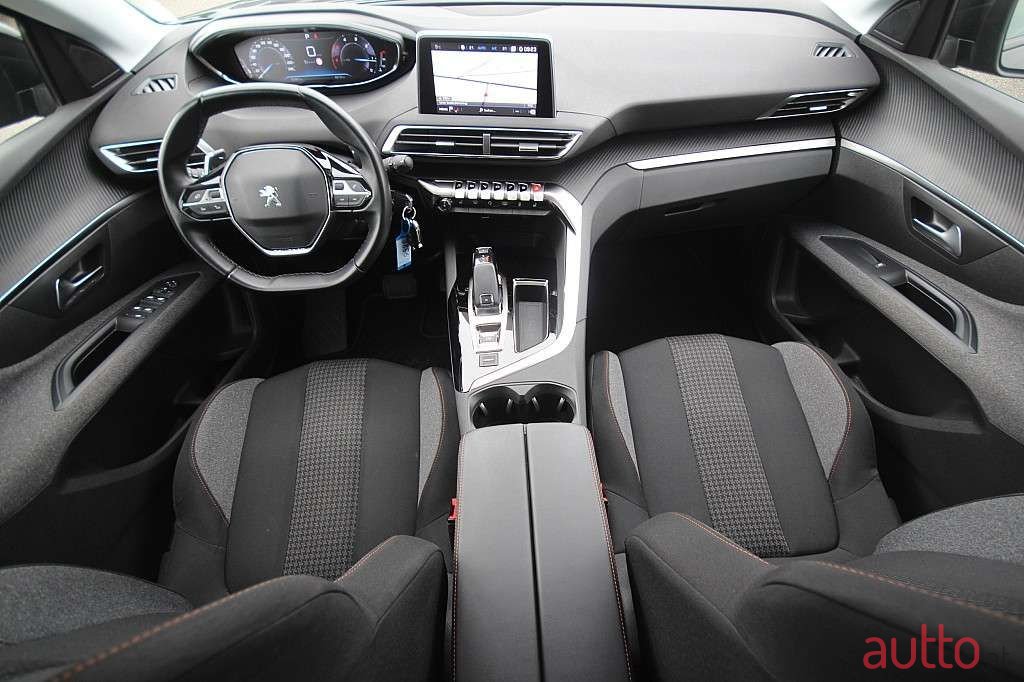 2019' Peugeot 5008 photo #2