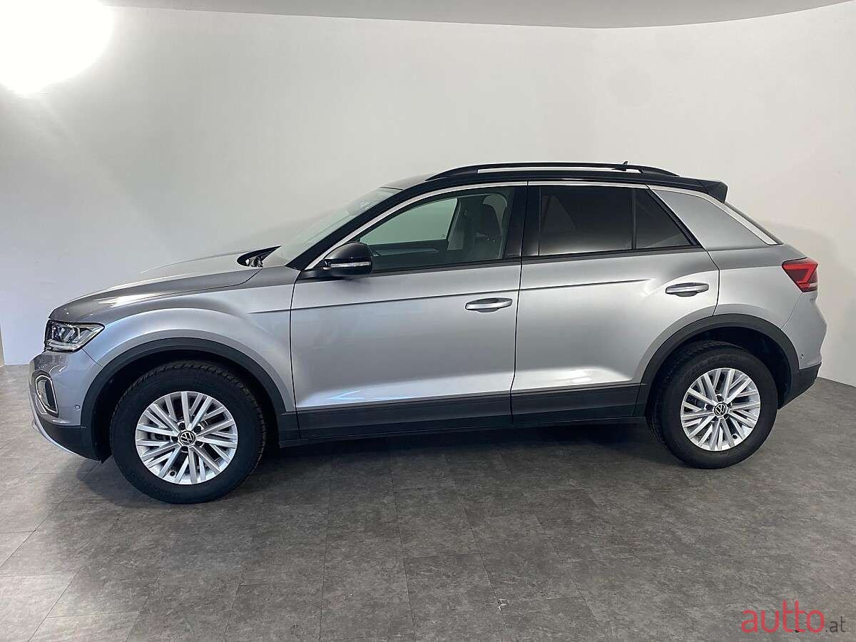 2023' Volkswagen T-Roc photo #1