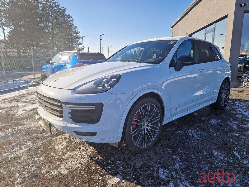 2015' Porsche Cayenne photo #2