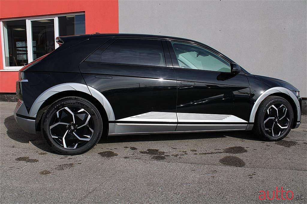 2022' Hyundai Ioniq 5 photo #3