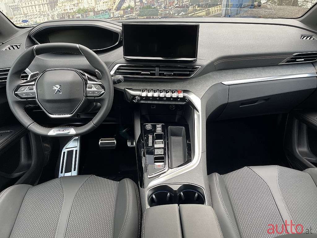 2023' Peugeot 5008 photo #6