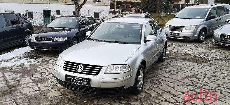 2004' Volkswagen Passat photo #1