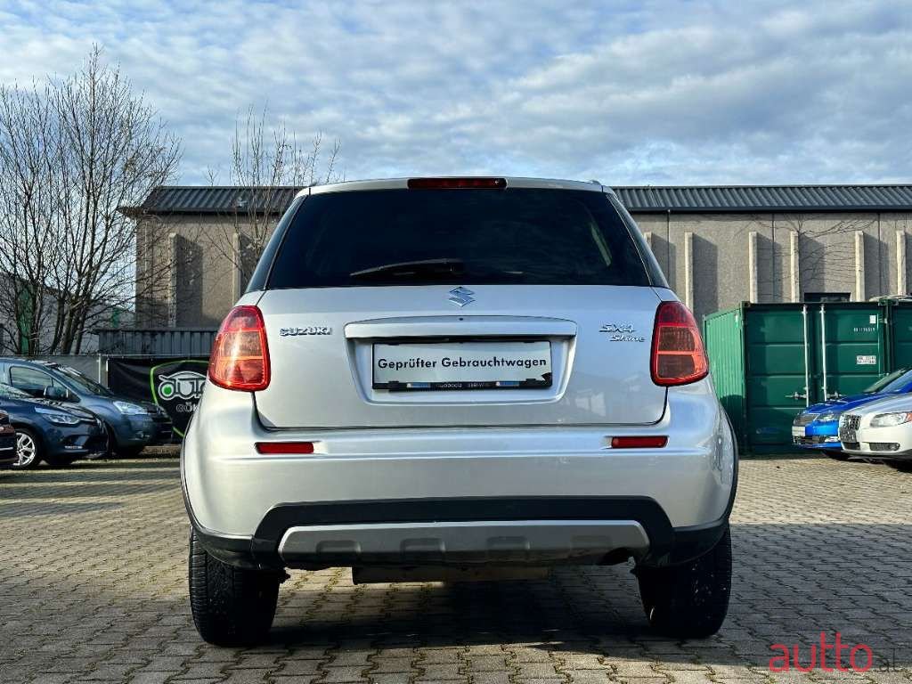 2011' Suzuki SX4 photo #5