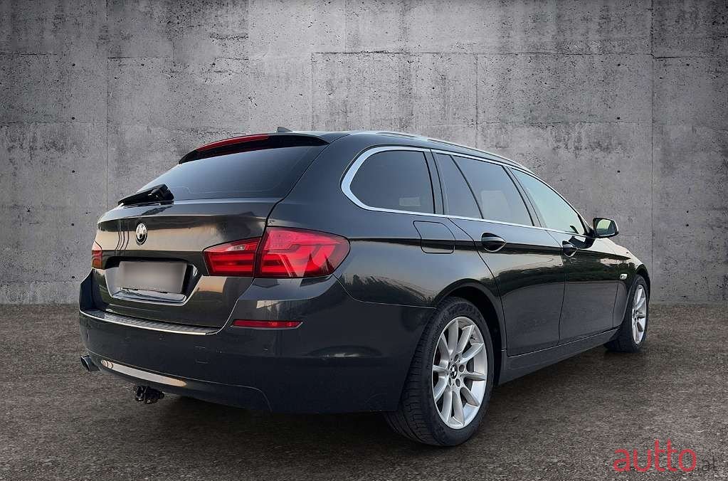 2011' BMW 5Er-Reihe photo #4