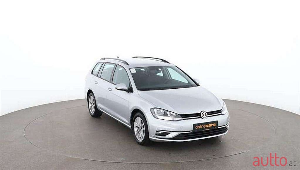 2019' Volkswagen Golf photo #6