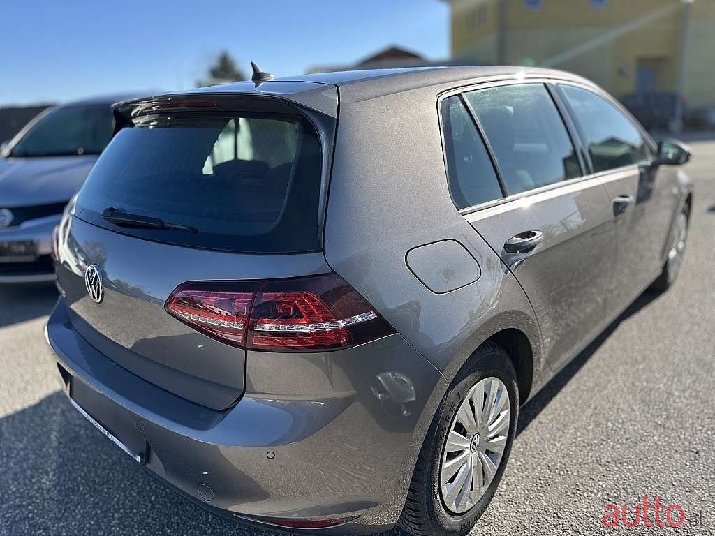 2016' Volkswagen Golf photo #4