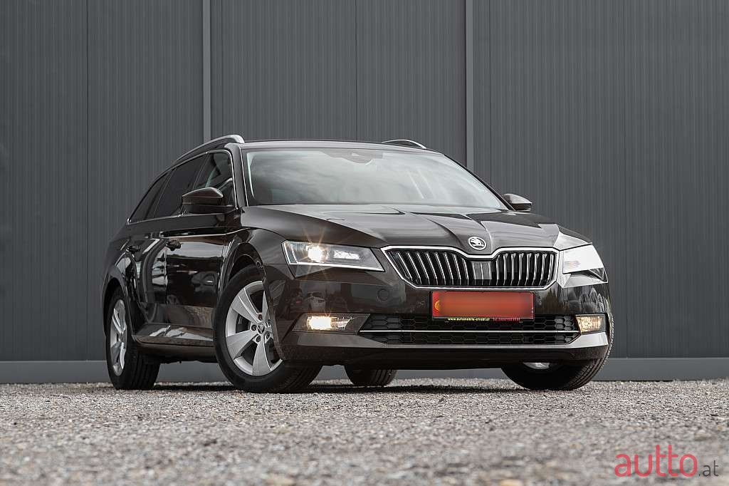 2019' Skoda Superb photo #2