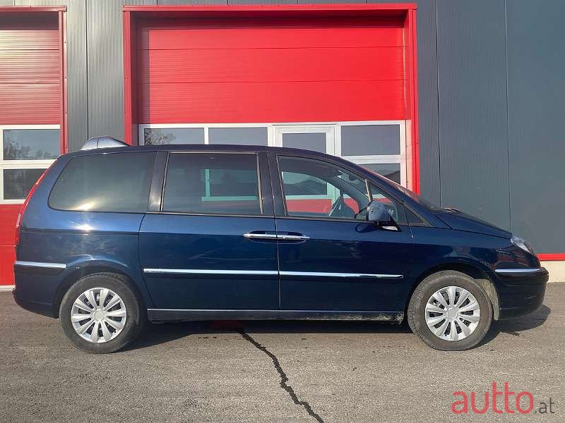 2012' Citroen C8 photo #3