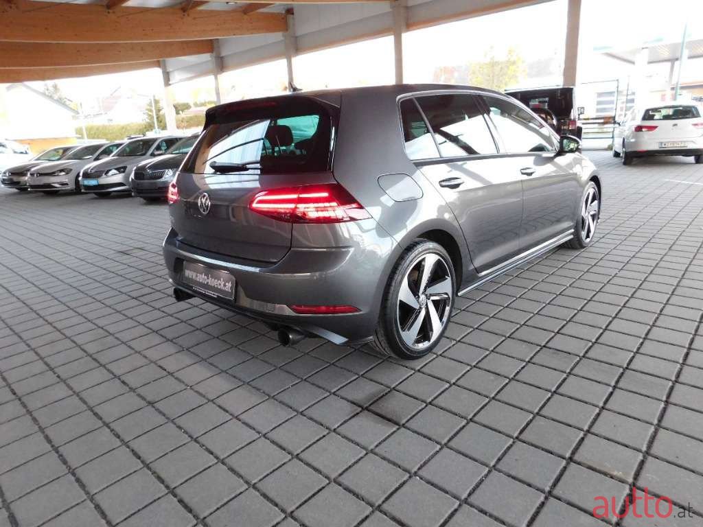 2018' Volkswagen Golf photo #4