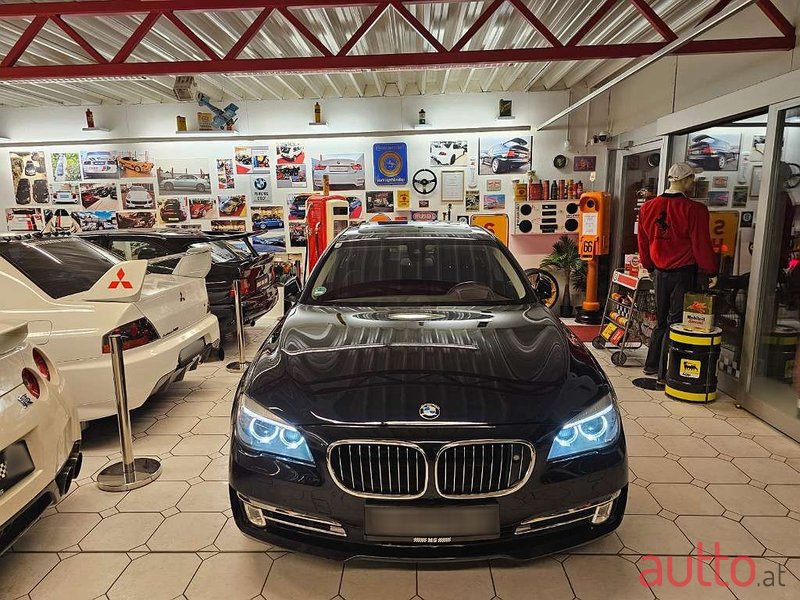 2013' BMW 7Er-Reihe photo #4