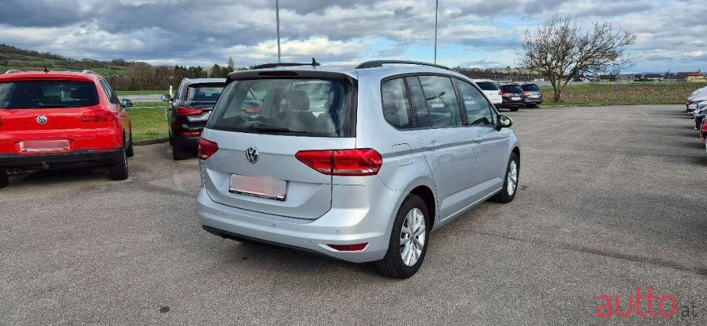 2018' Volkswagen Touran photo #4